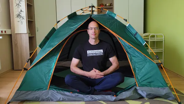 Horváth Ákos a Mini-Biguan sátorban